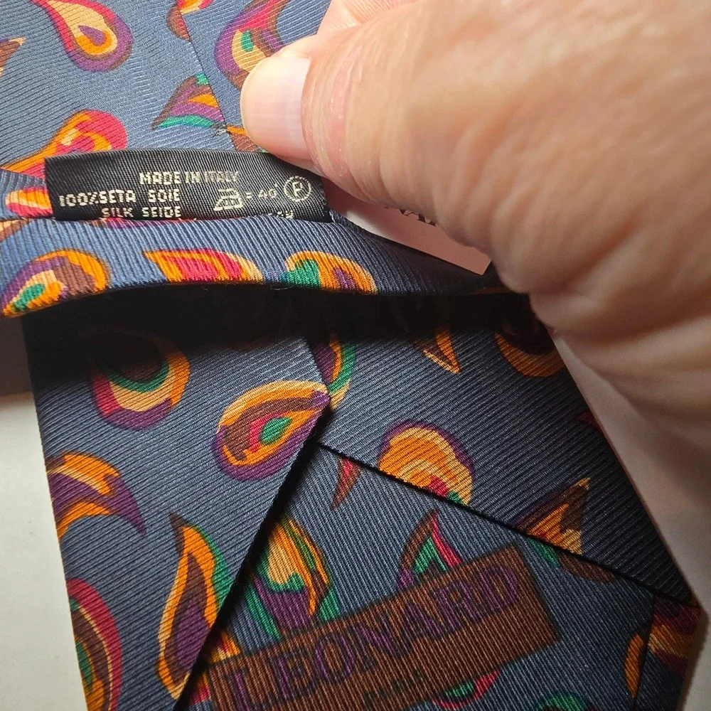 Leonard Paris Mens Silk Paisley Necktie Navy Blue Orange Made in Italy